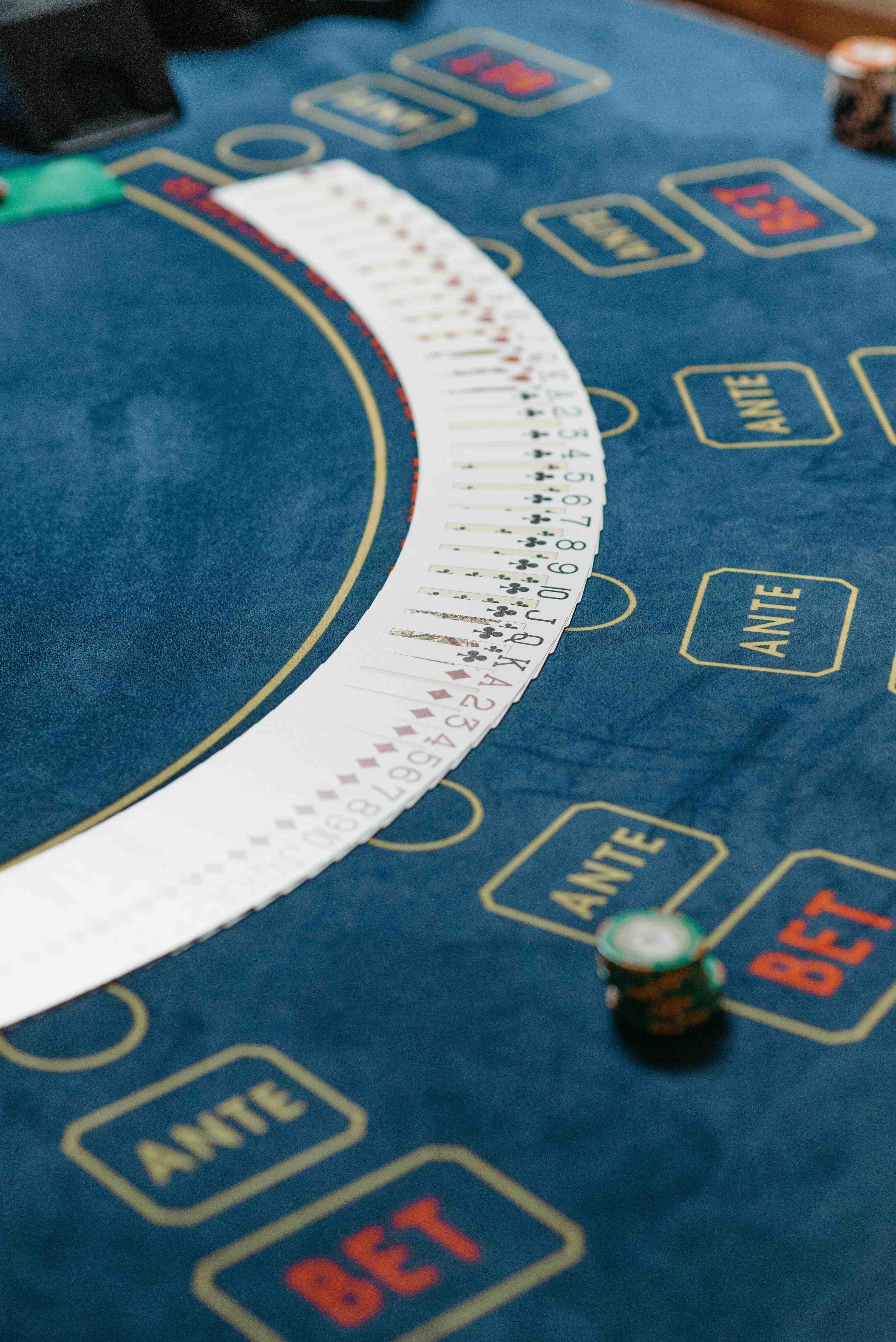 Người chơi tham gia phòng bingo trực tuyến nhiều người trên điện thoại bj888